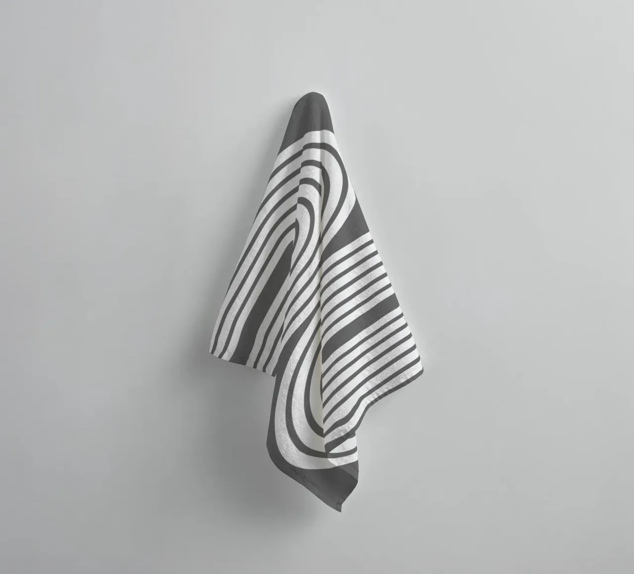 Archi geometrici minimalisti a strisce bianche su grigio scuro asciugamano da bagno da Beauty in Simplicity