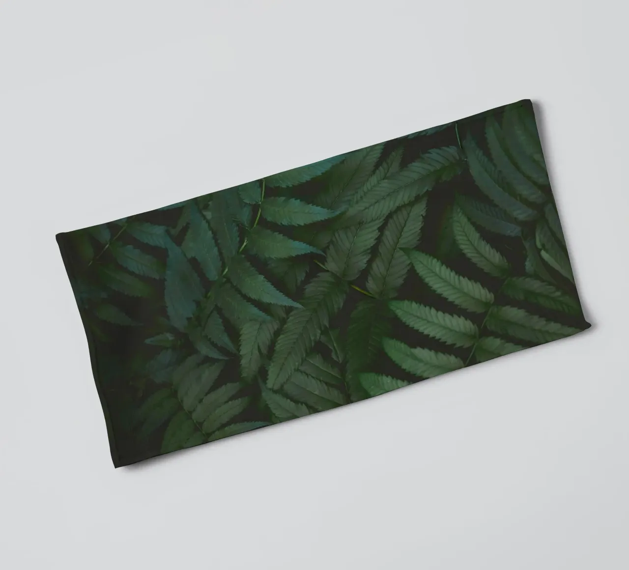 leaf in shadow asciugamano da bagno da melts