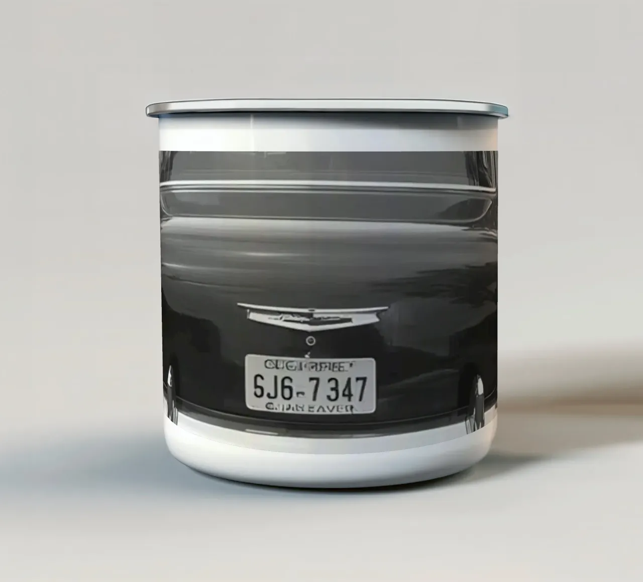 Vista posteriore di un'auto d'epoca su una strada in bianco e nero tazza in smalto da DesignDoodle