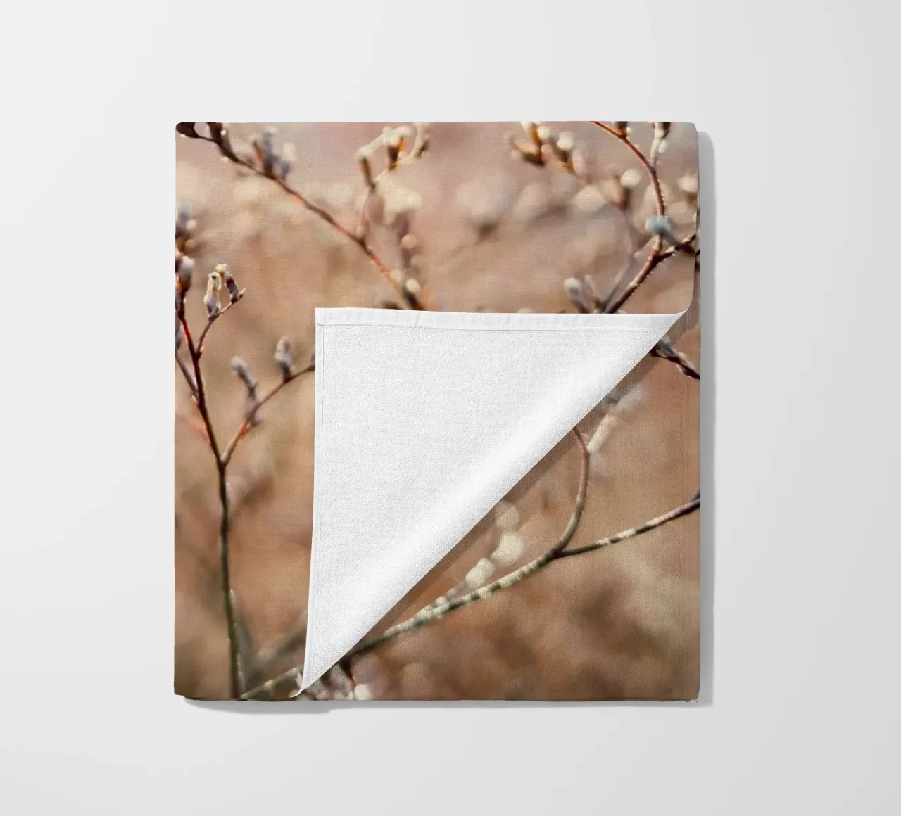 thin tree and flower telo mare da melts