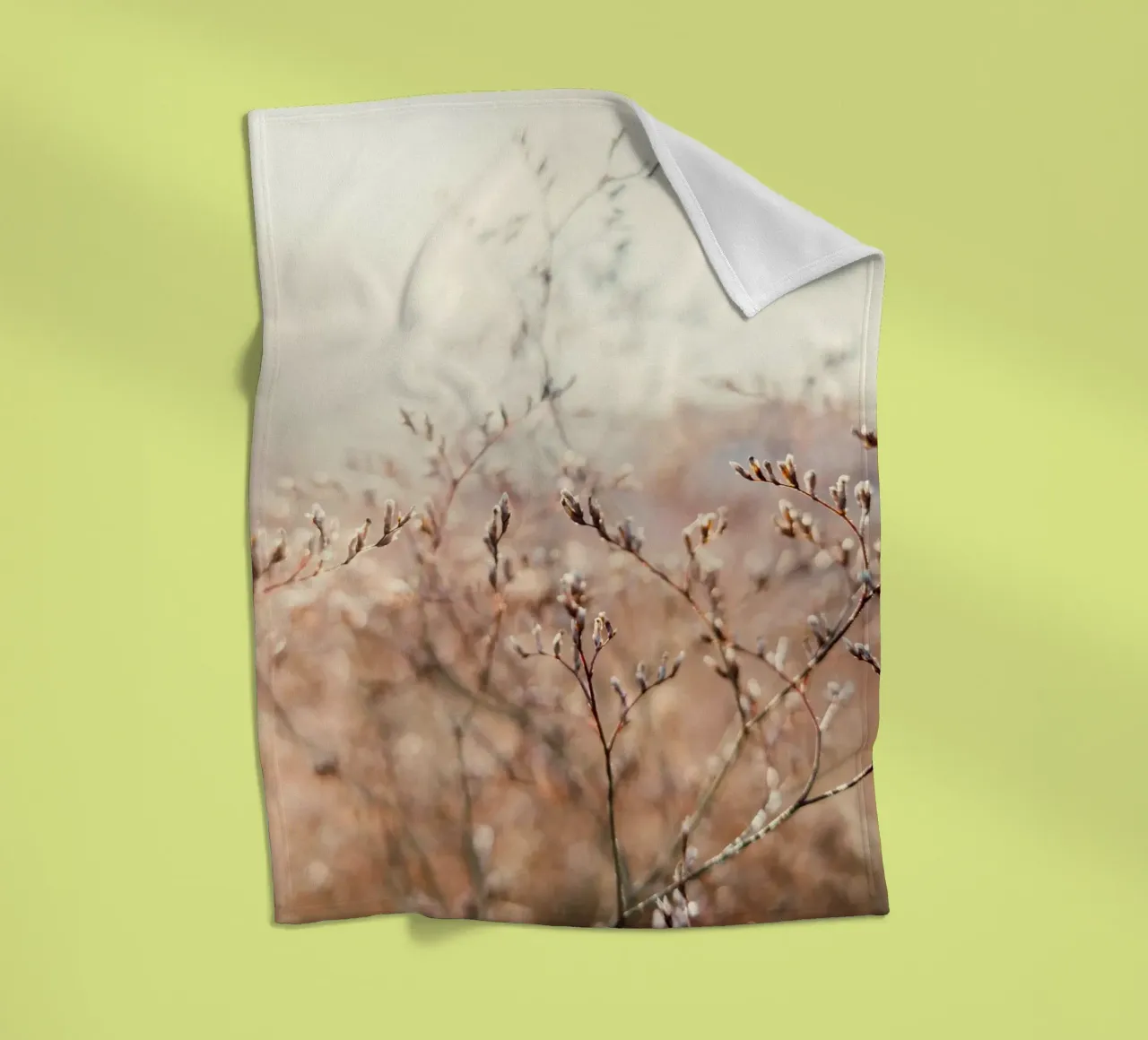 thin tree and flower coperta in pile da melts