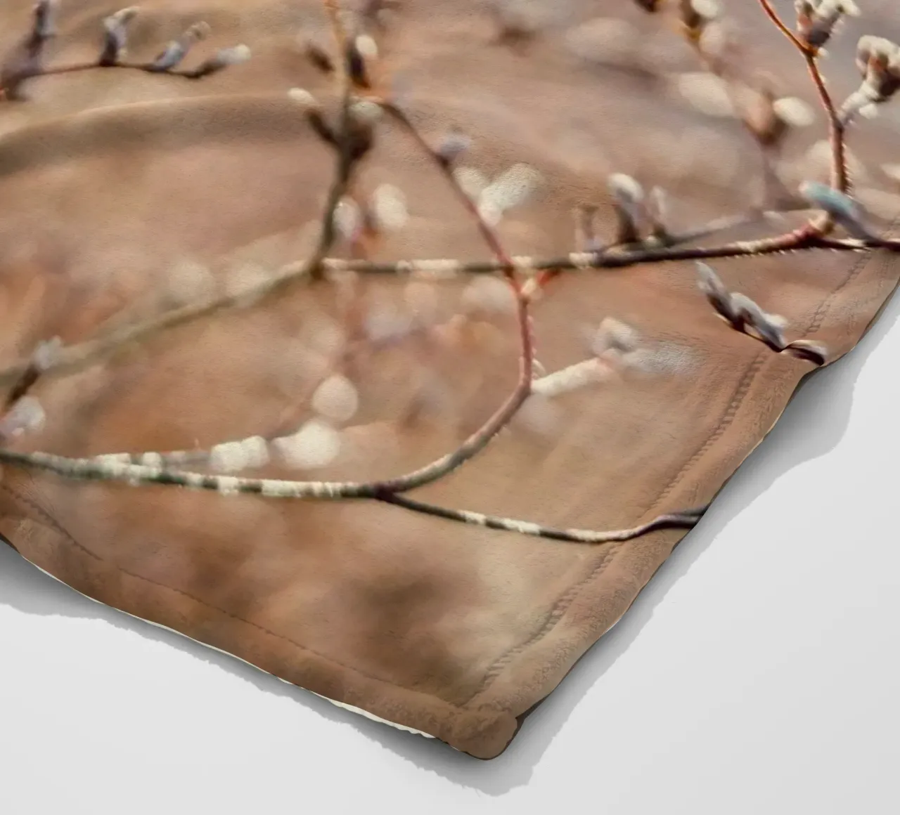 thin tree and flower coperta in pile da melts