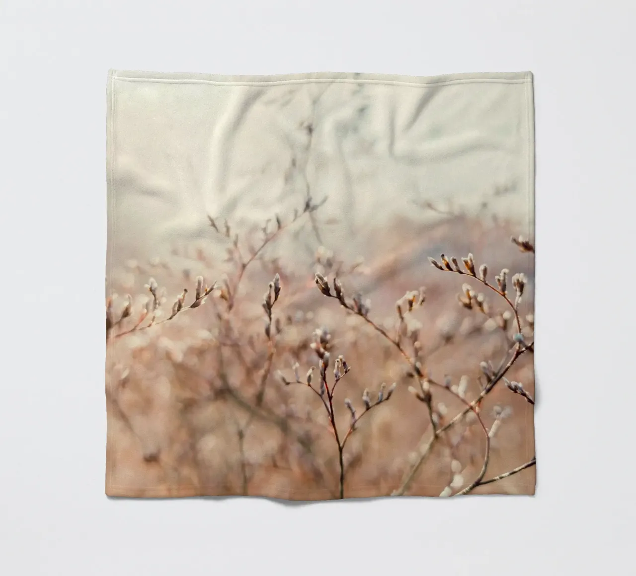 thin tree and flower coperta in pile da melts