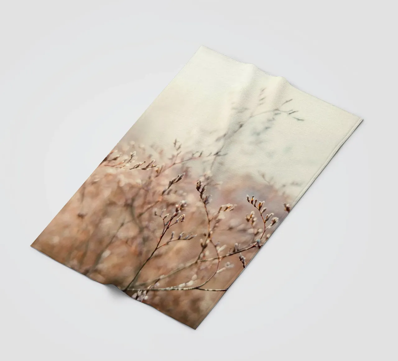 thin tree and flower coperta in pile da melts