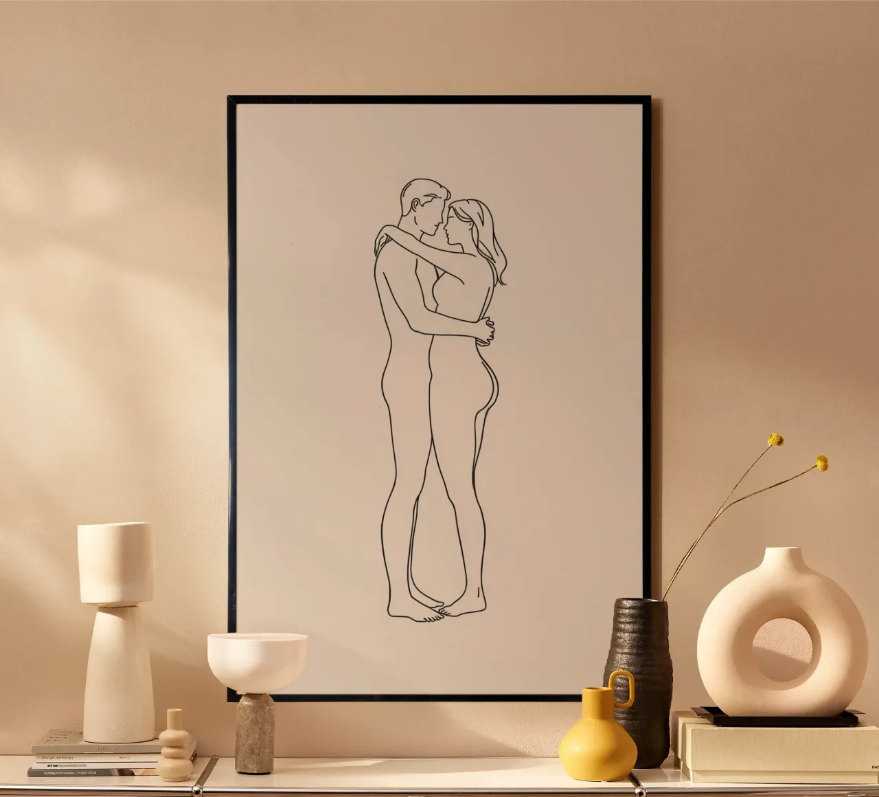 Line art di coppia nuda abbracciata poster con telaio in plastica da DesignDoodle