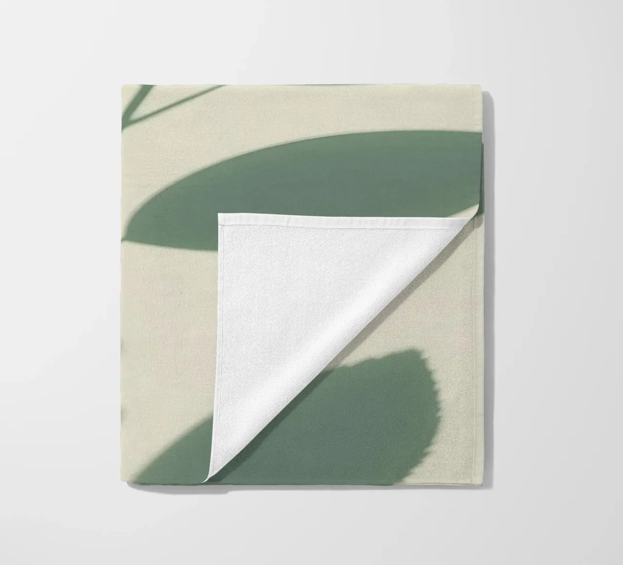 Botanische schaduwen strandhanddoek van Botanical Gallery