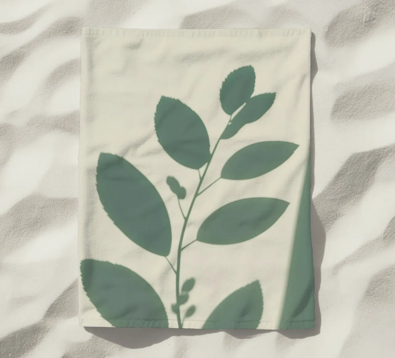Botanische schaduwen strandhanddoek van Botanical Gallery