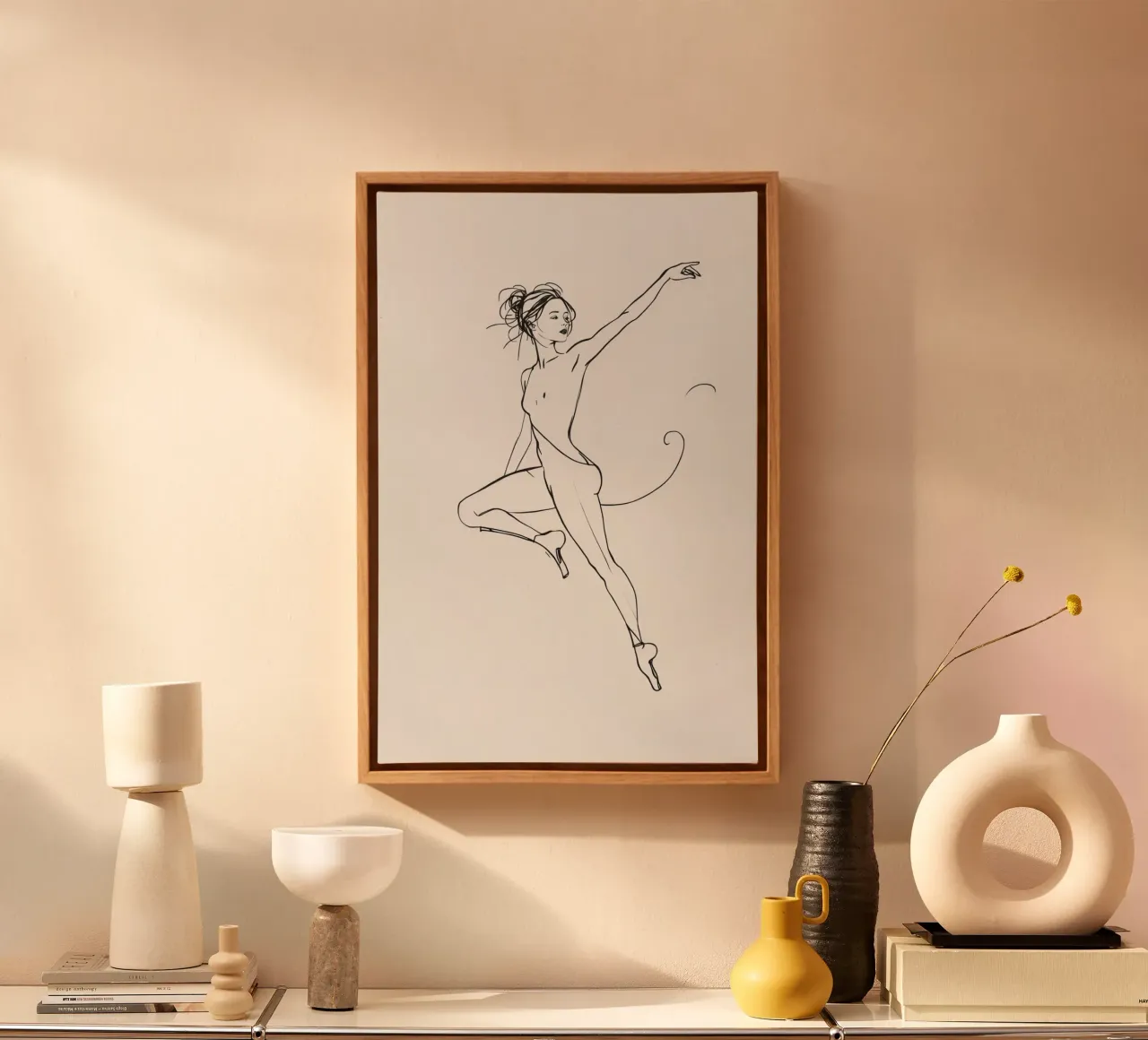 Dessin au trait d'une femme en body posant toile avec Caisse américaine de DesignDoodle