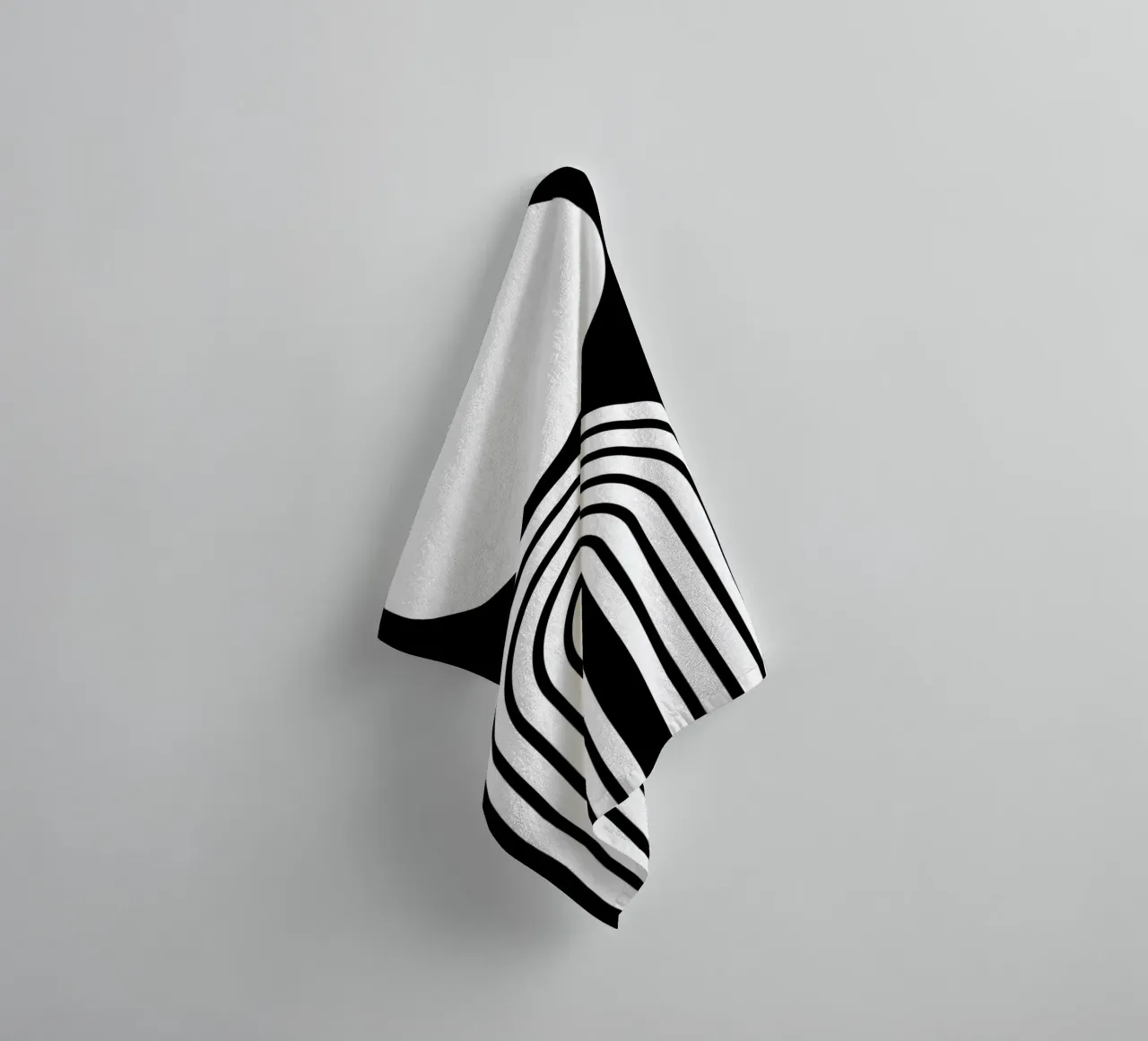 Arco e cerchio geometrico minimalista in grassetto bianco su nero asciugamano da bagno da Beauty in Simplicity