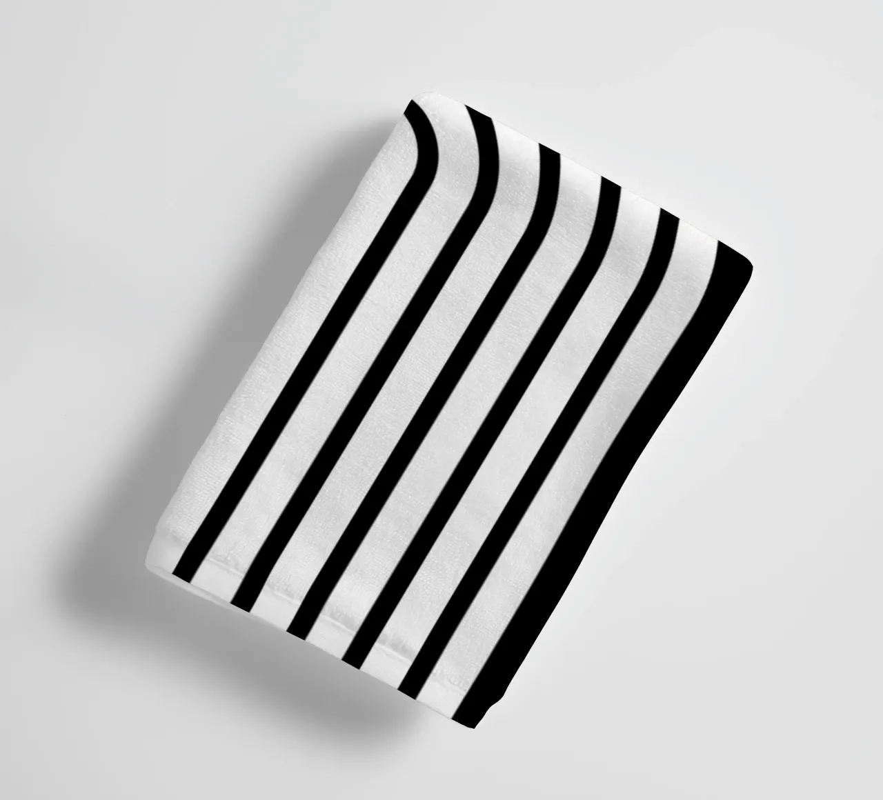 Arco e cerchio geometrico minimalista in grassetto bianco su nero asciugamano da bagno da Beauty in Simplicity