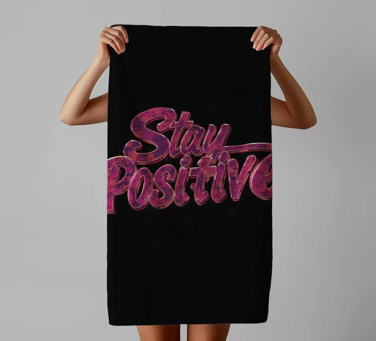 "Positiv bleiben" Glänzend strukturierter Text auf Schwarz Handtuch von DesignDoodle