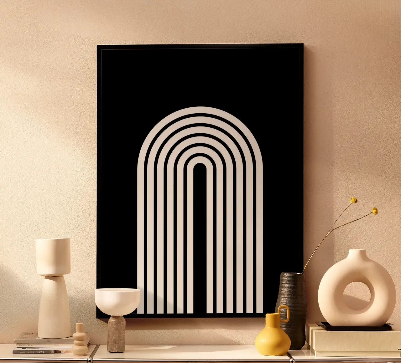 Arco geometrico minimale in grassetto bianco su nero poster con telaio in plastica da Beauty in Simplicity