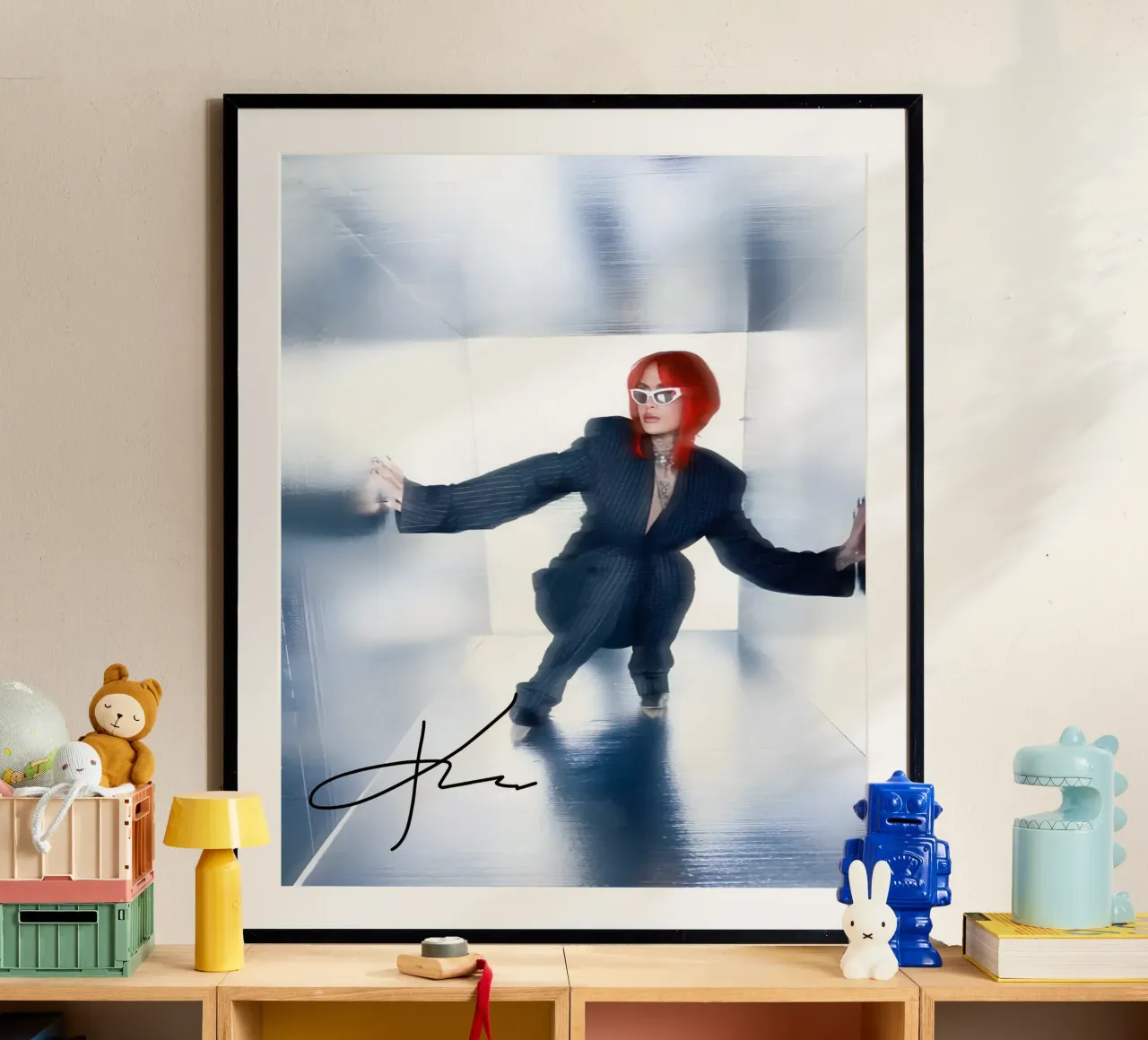 Kehlani - Capelli rossi poster con telaio in plastica da igoshdesigns