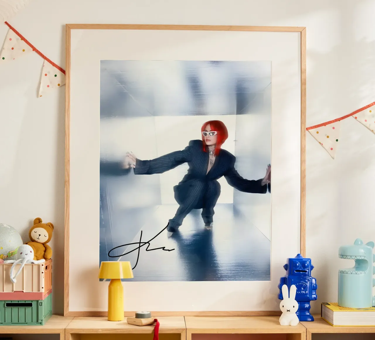 Kehlani - Capelli rossi poster con telaio in plastica da igoshdesigns