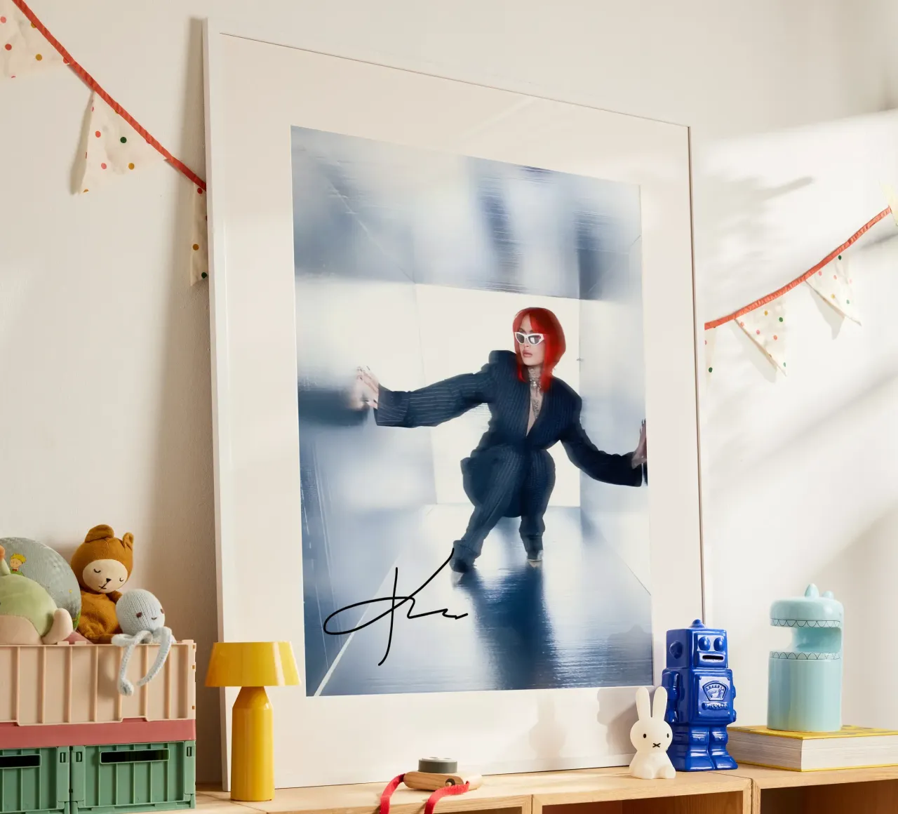 Kehlani - Capelli rossi poster con telaio in plastica da igoshdesigns