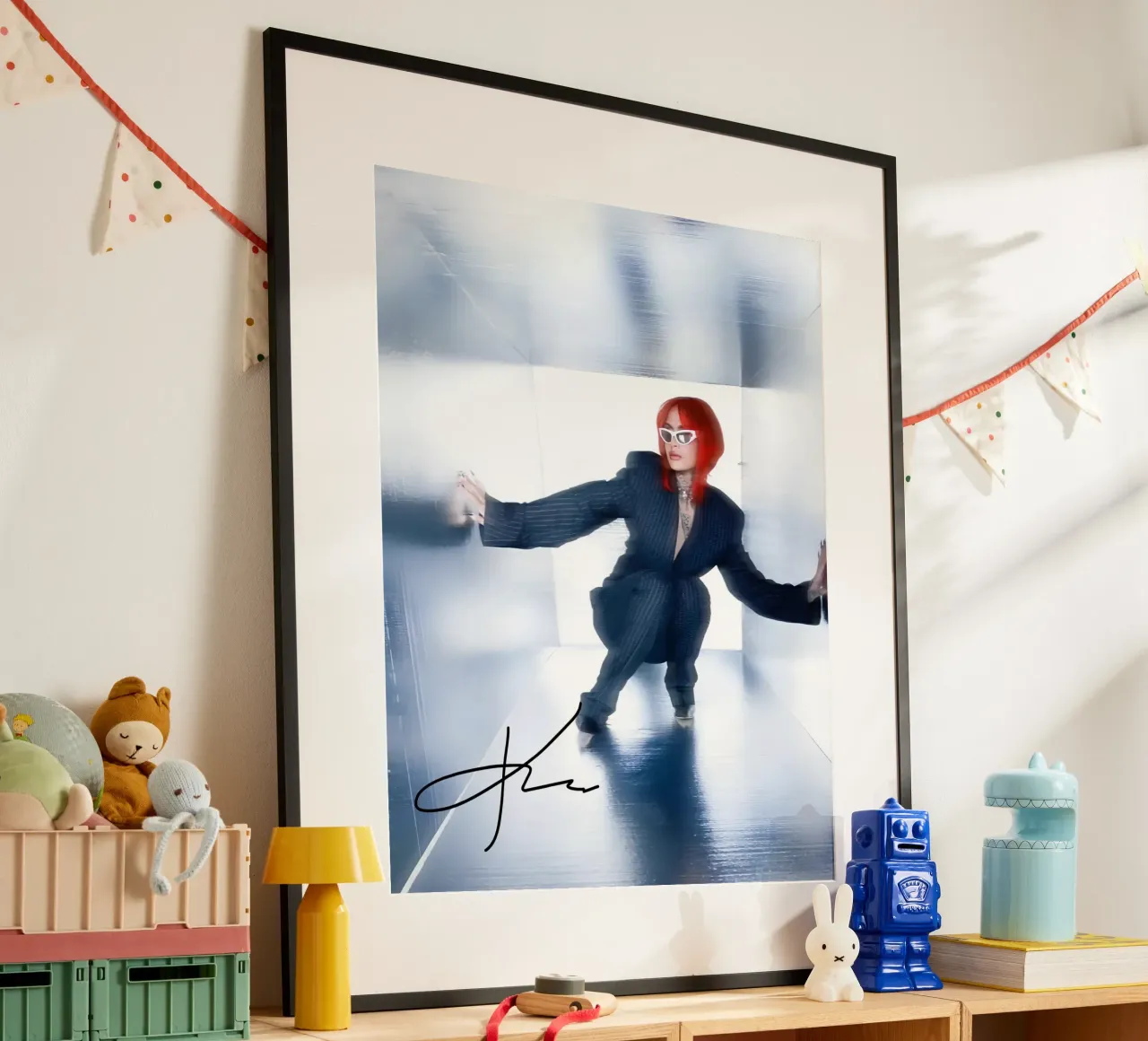 Kehlani - Capelli rossi poster con telaio in plastica da igoshdesigns