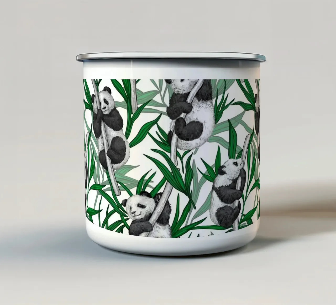 Cuccioli di panda sul bianco tazza in smalto da Painted Nature