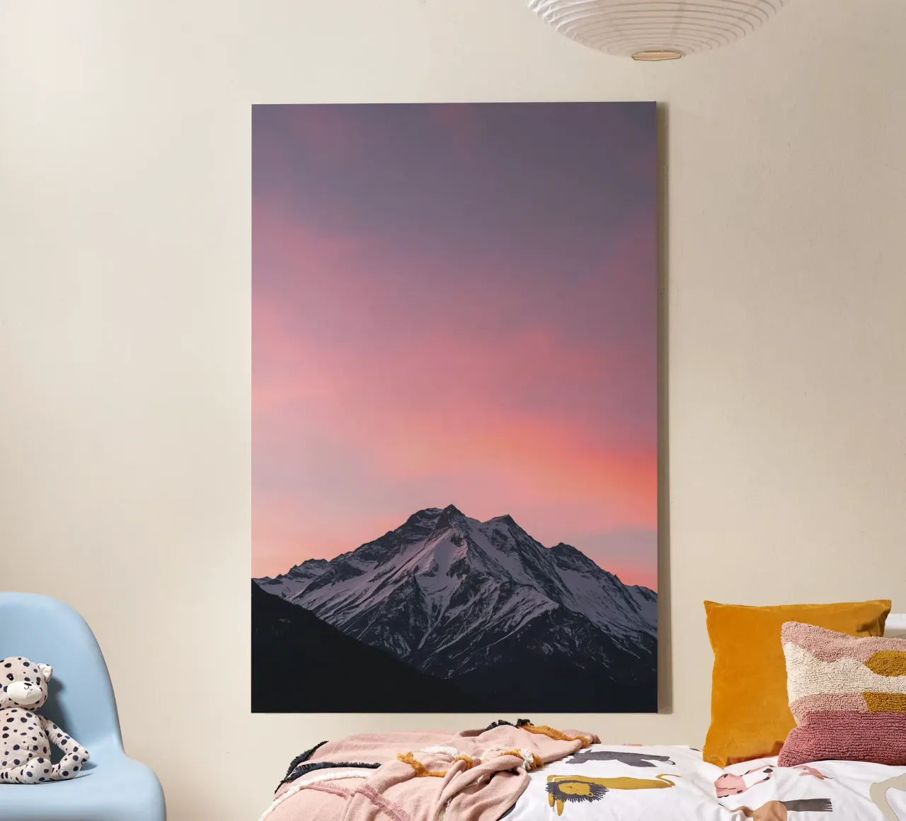 Met sneeuw bedekte berg onder zonsondergang canvas met Baklijst van DesignDoodle