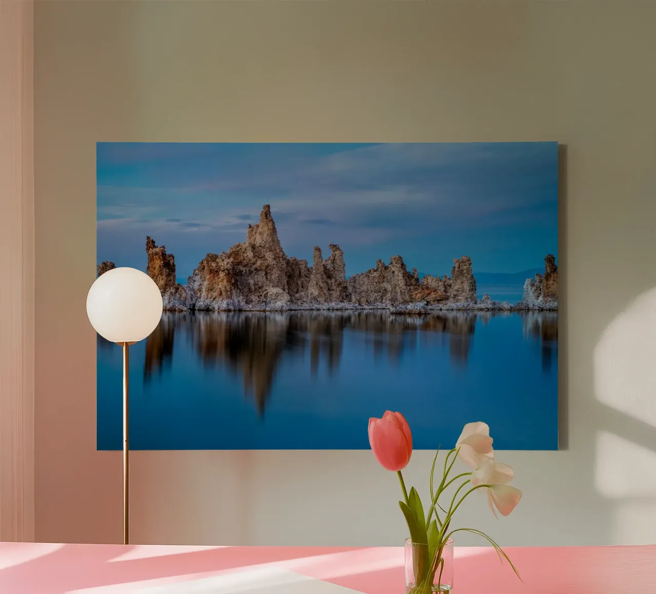 Vorstformatie op Mono Lake, Californië, VS canvas met Baklijst van anderm