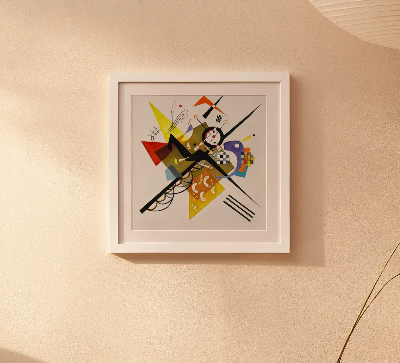 Sul bianco II di Wassily Kandinsky (1923) poster con telaio in legno da Art History