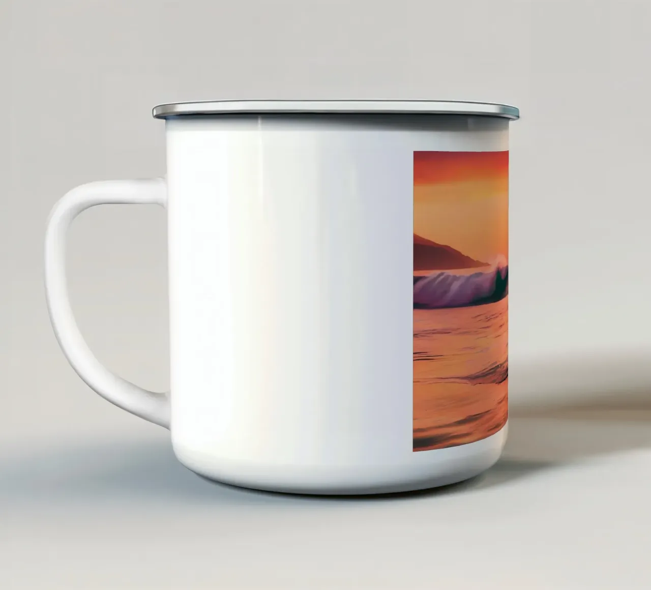 Le Surfeur d'Or tazza in smalto da ICONICA Art Studio