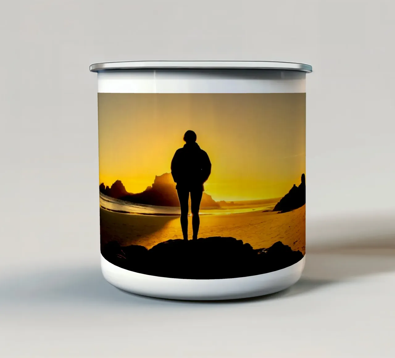 Ragazza al tramonto tazza in smalto da anderm