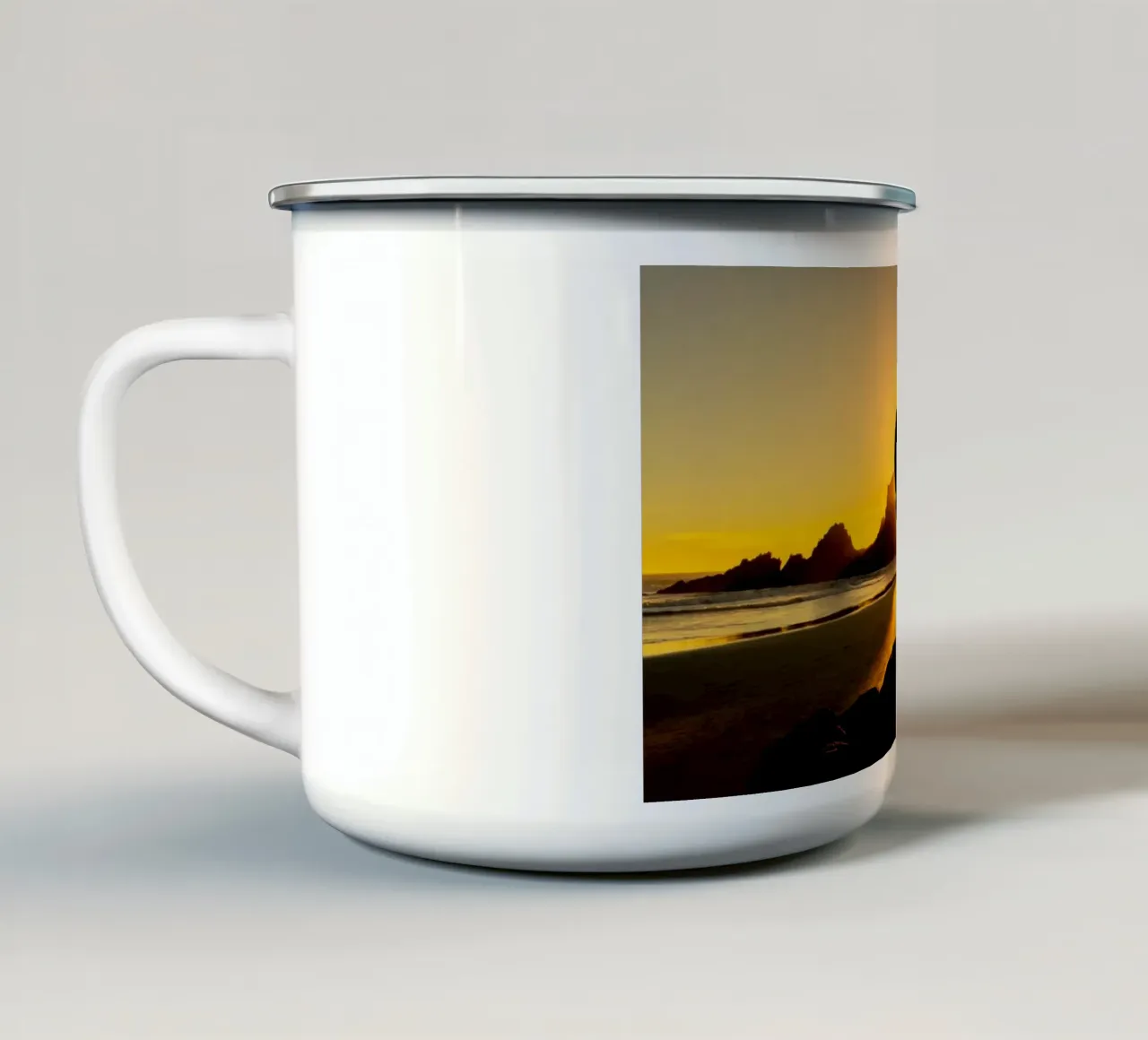 Ragazza al tramonto tazza in smalto da anderm