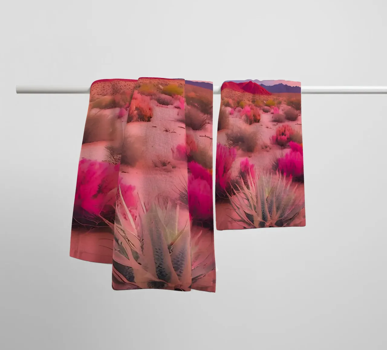 Le Désert Coloré asciugamano da bagno da ICONICA Art Studio