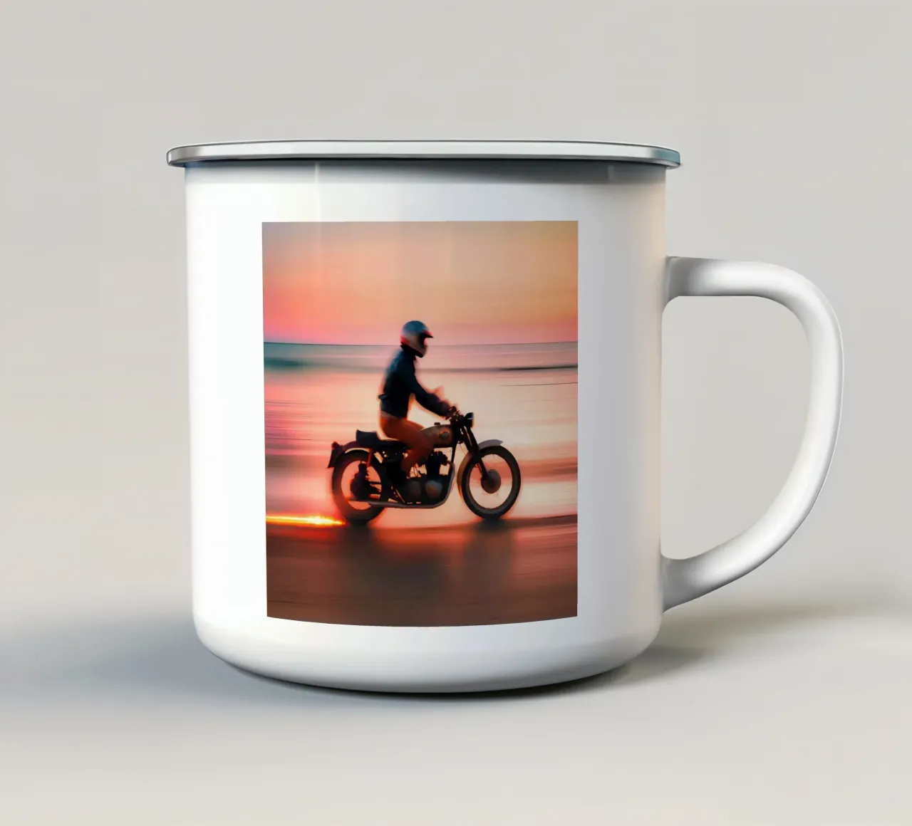 Sunset Biker tazza in smalto da ICONICA Art Studio