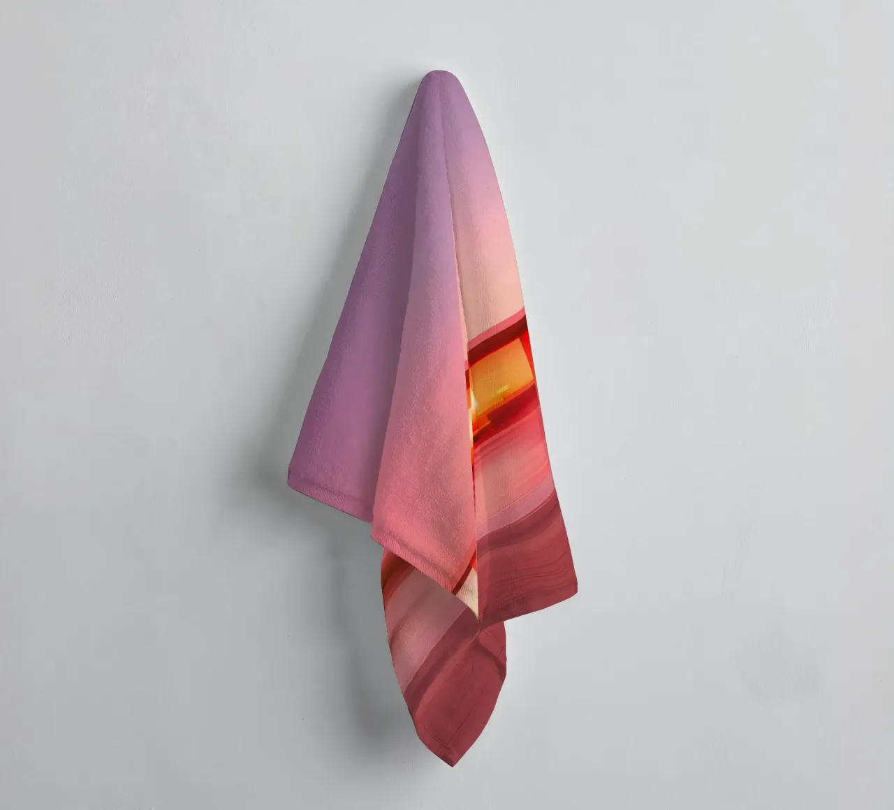 Das Rosa Haus Handtuch von ICONICA Art Studio