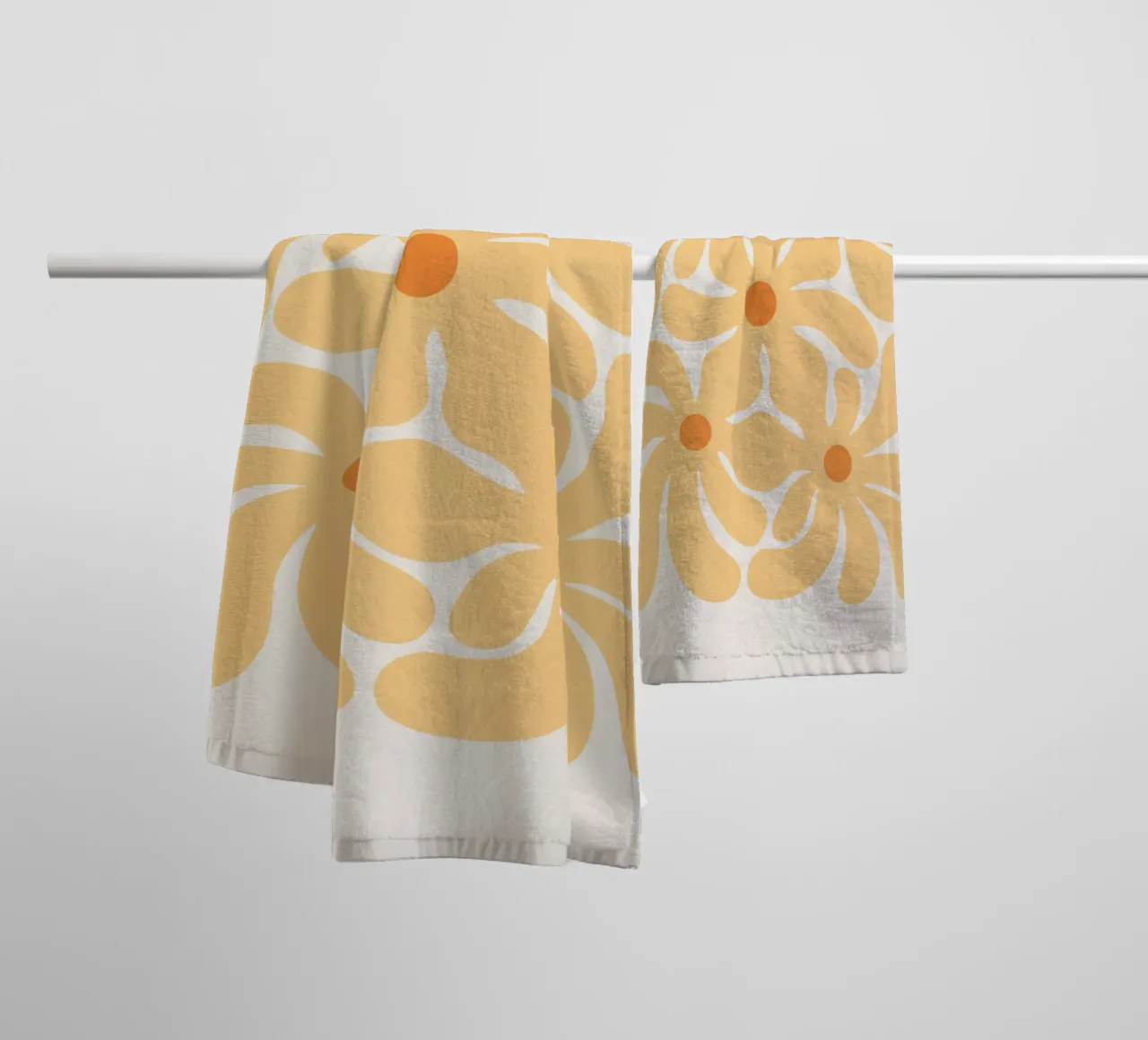 Fiori Groovy anni '70 asciugamano da bagno da Asha Designs
