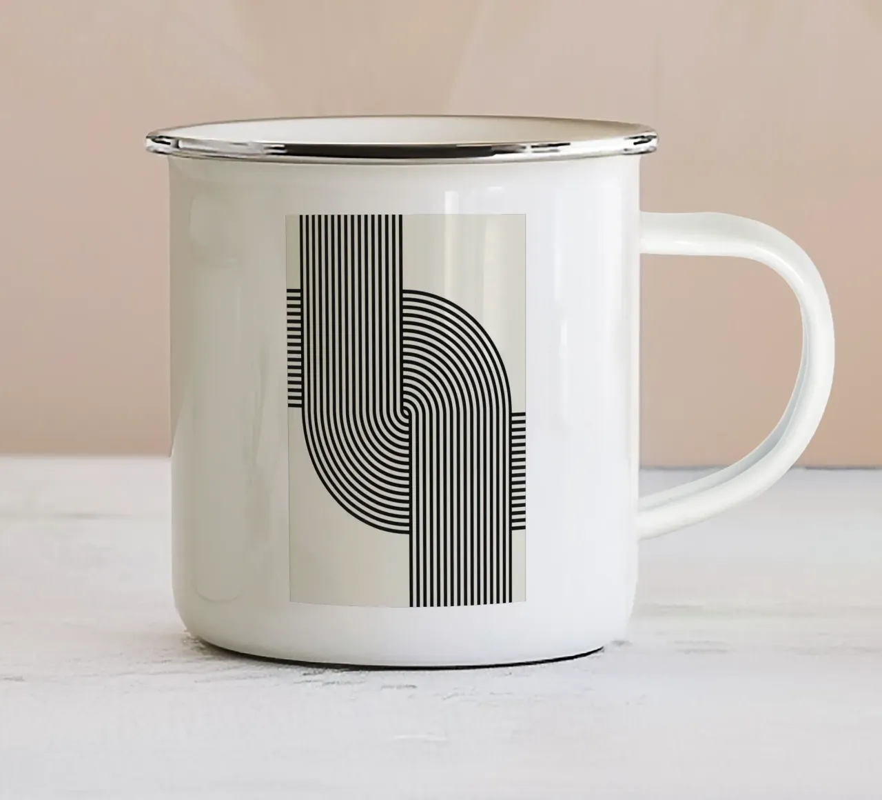 Astratto e geometrico tazza in smalto da Maria Lang