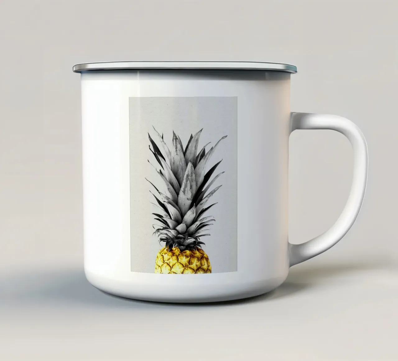 Ananas dorato tazza in smalto da Maria Lang