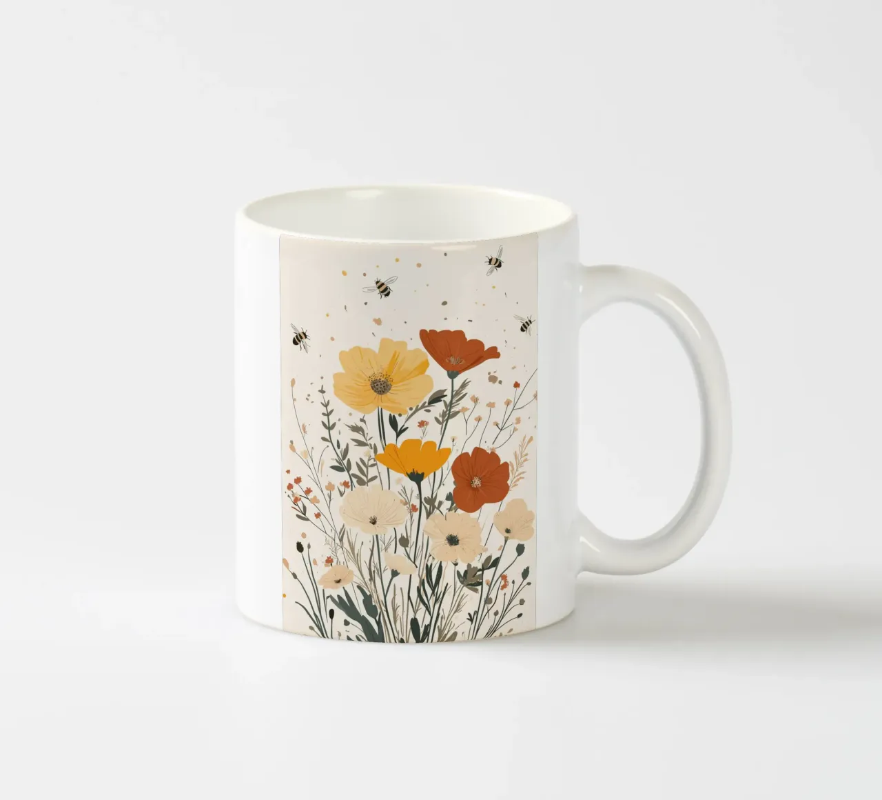 Fiori selvatici e api estive tazza in ceramica da pixelbull - medieval art and more