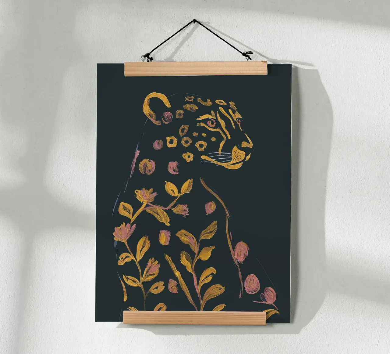 Ghepardo floreale poster con telaio in legno da ThingDesign