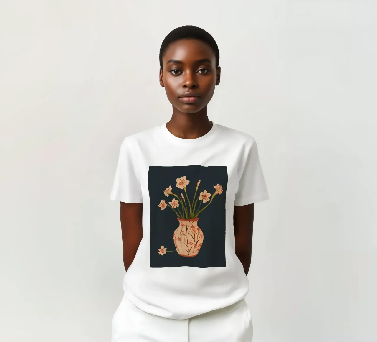 Fiori di colore rosa in un vaso dipinto t-shirt da ThingDesign