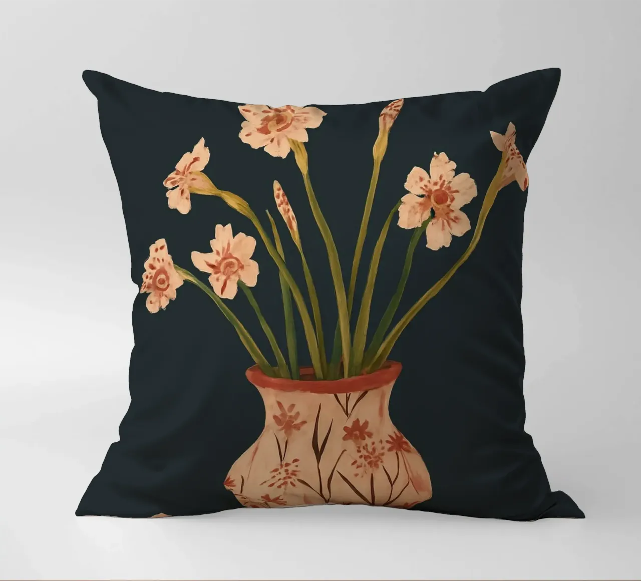Fiori di colore rosa in un vaso dipinto cuscino da ThingDesign