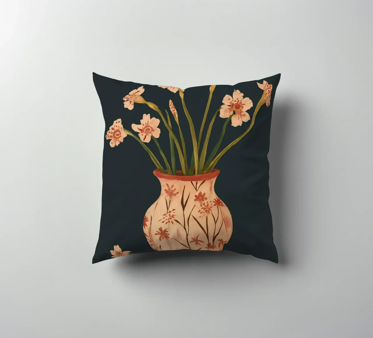 Fiori di colore rosa in un vaso dipinto cuscino da ThingDesign