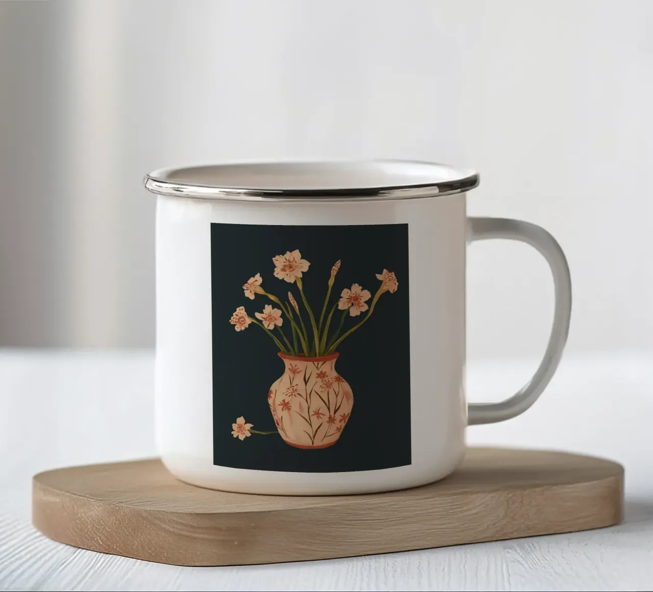 Fiori di colore rosa in un vaso dipinto tazza in smalto da ThingDesign