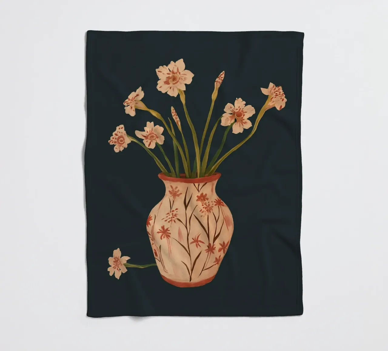 Fiori di colore rosa in un vaso dipinto coperta in pile da ThingDesign