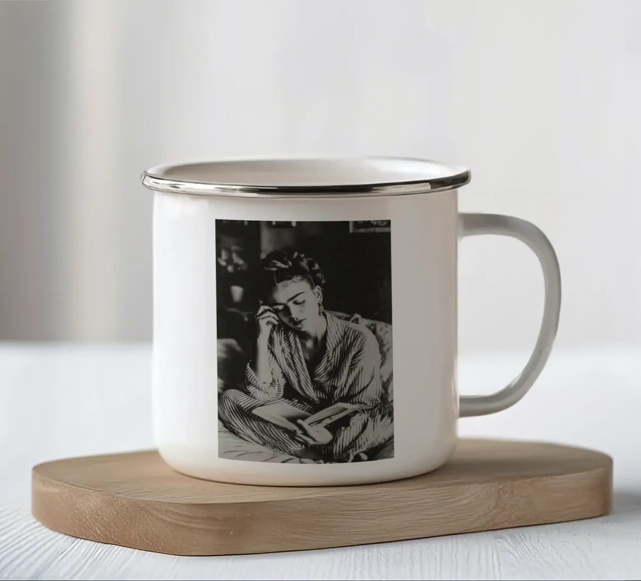 Reading Frida tazza in smalto da treechild