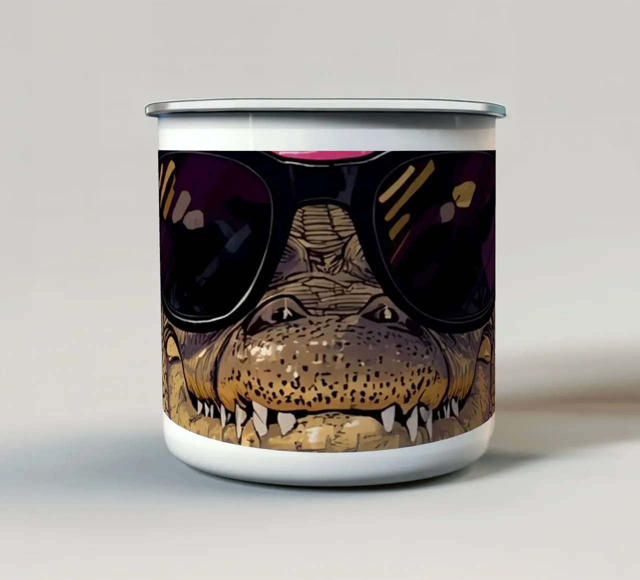 Alligatore con occhiali da sole in acqua rosa Paesaggio tropicale tazza in smalto da DesignDoodle