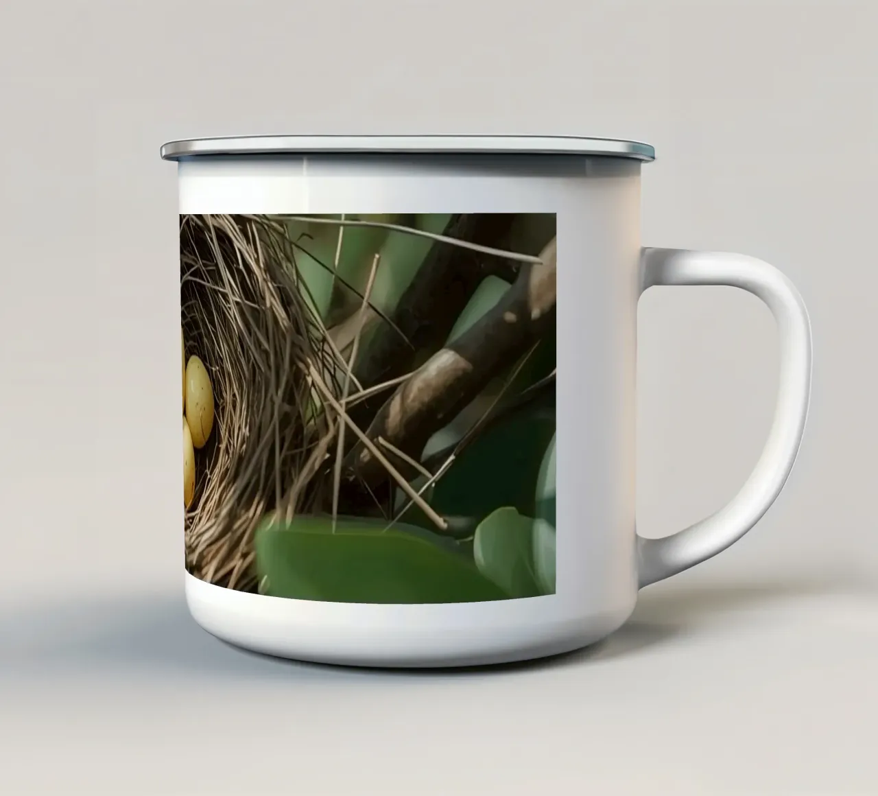 Nido di uccelli con uova in un cespuglio tazza in smalto da DesignDoodle