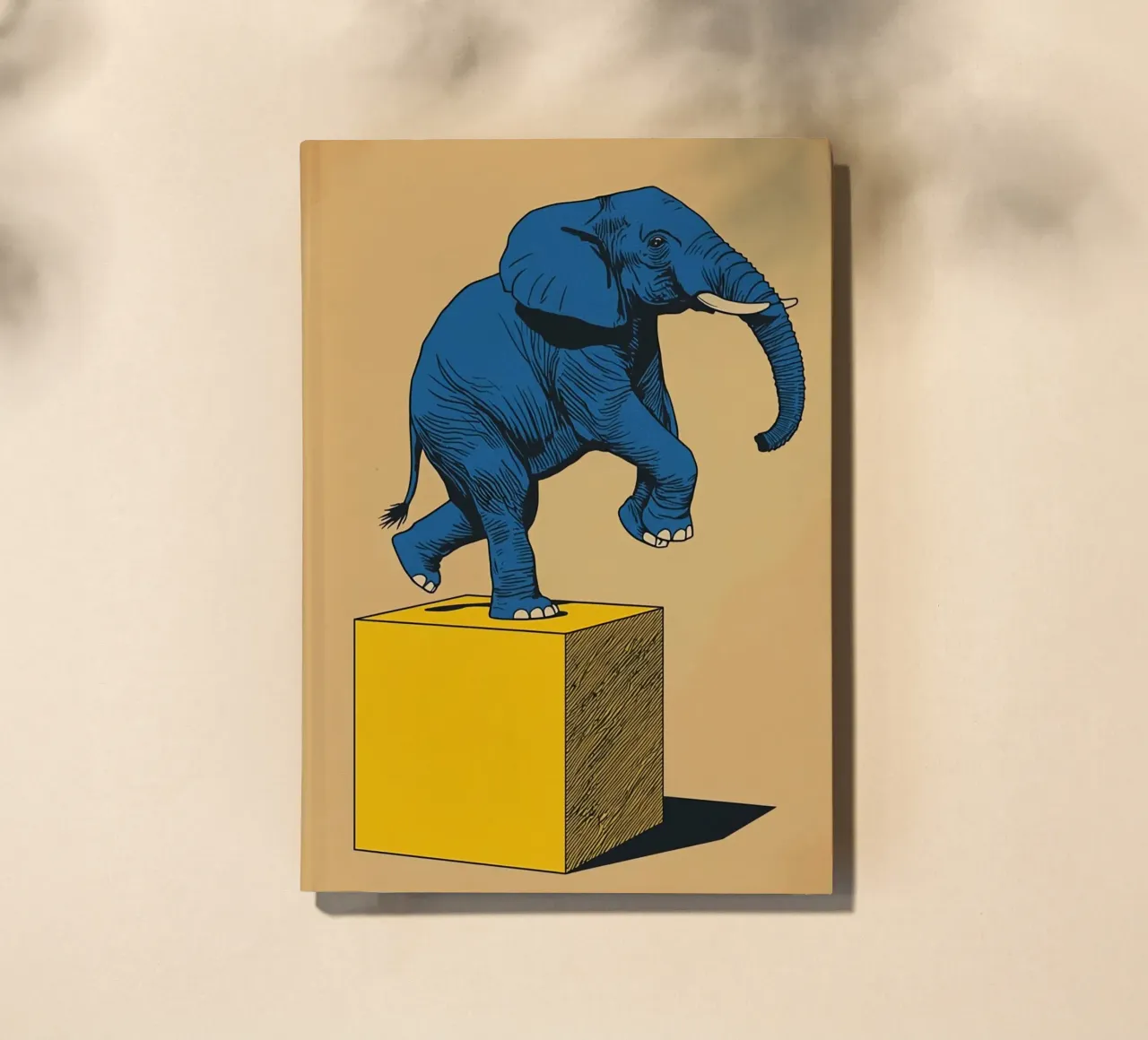 Eléphant bleu en équilibre sur un cube jaune carnet de notes de DesignDoodle