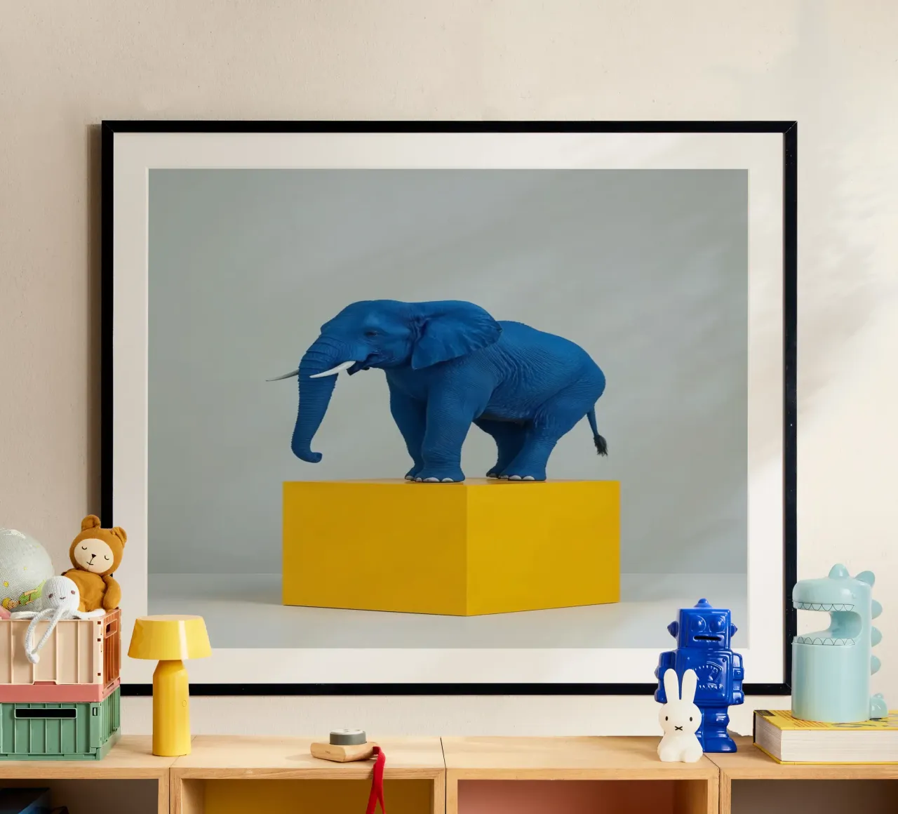 Sculpture d'éléphant bleu sur cube jaune poster de DesignDoodle