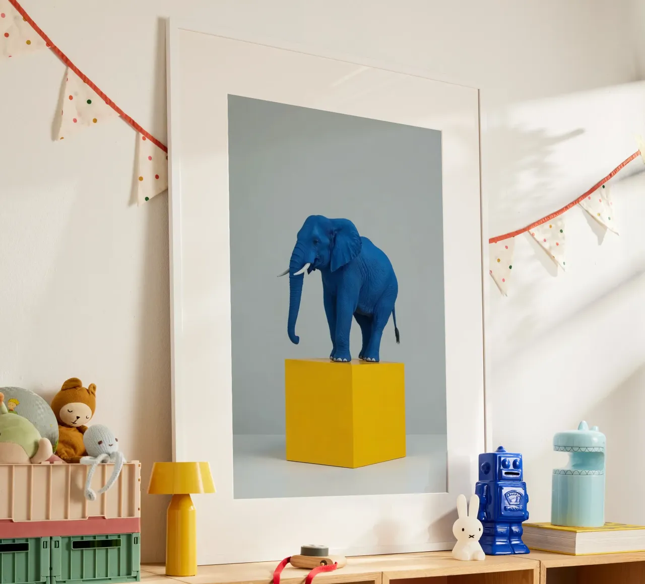 Sculpture d'éléphant bleu sur cube jaune poster de DesignDoodle