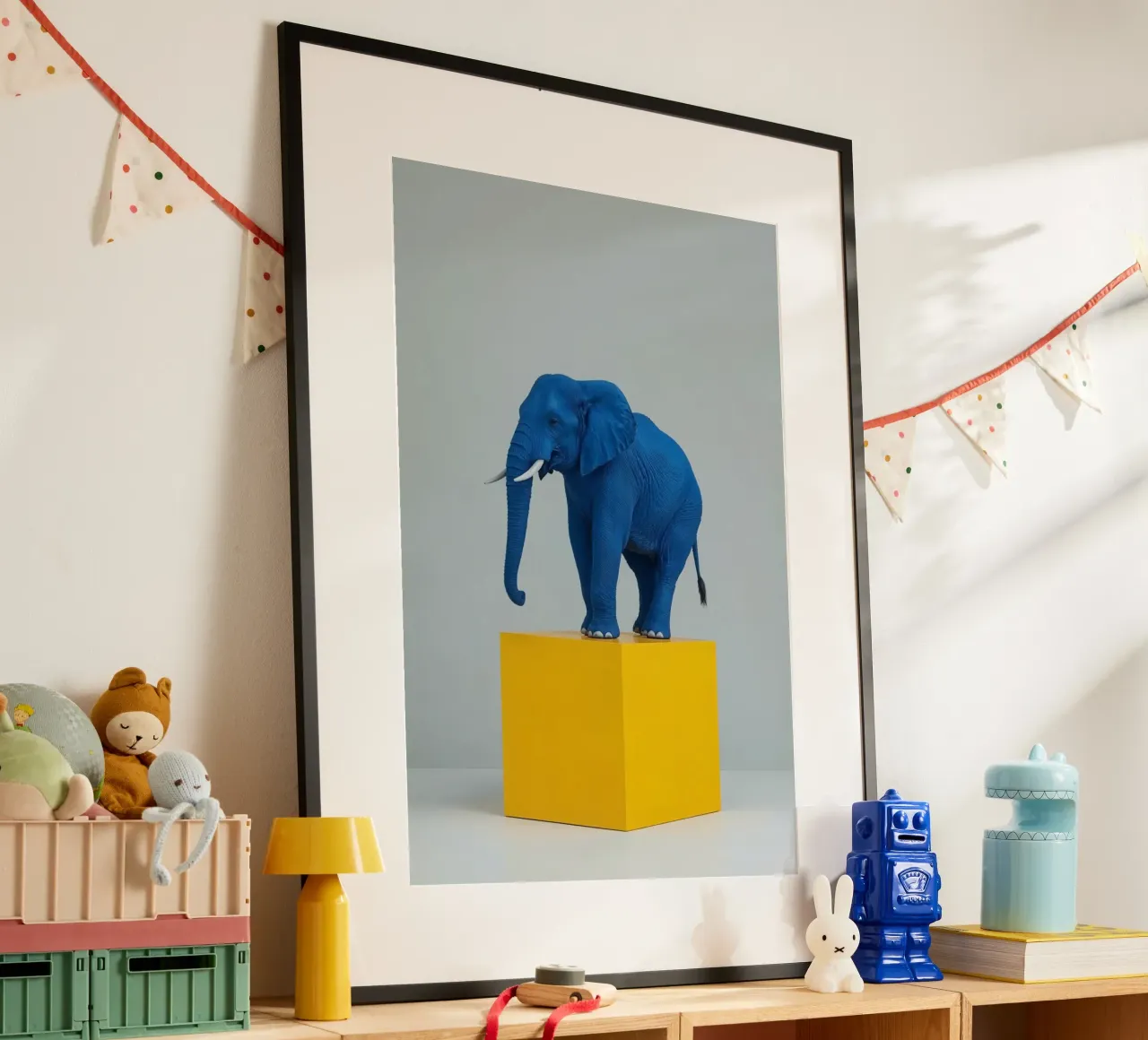 Sculpture d'éléphant bleu sur cube jaune poster de DesignDoodle