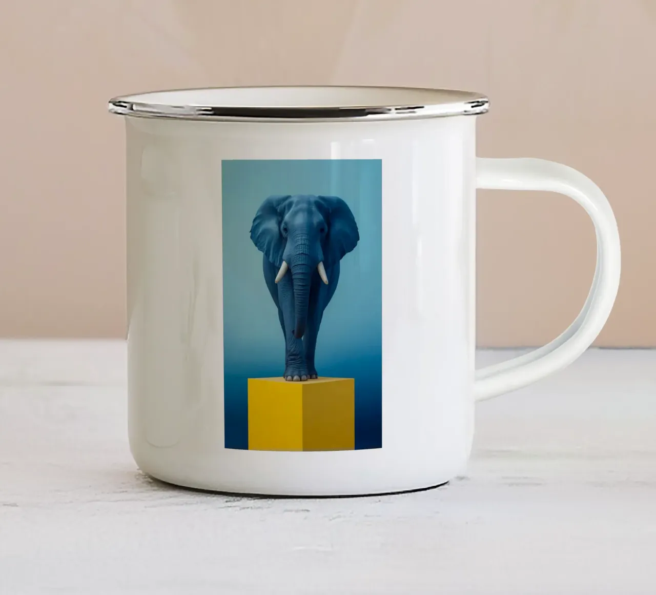 Elefante blu in piedi su un cubo giallo tazza in smalto da DesignDoodle