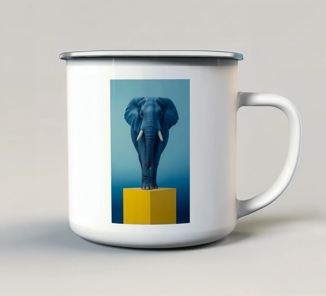 Elefante blu in piedi su un cubo giallo tazza in smalto da DesignDoodle