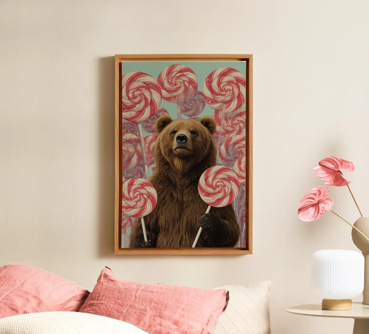 Orso marrone che tiene in mano lecca-lecca a spirale tela con Cornice a cassetta da DesignDoodle